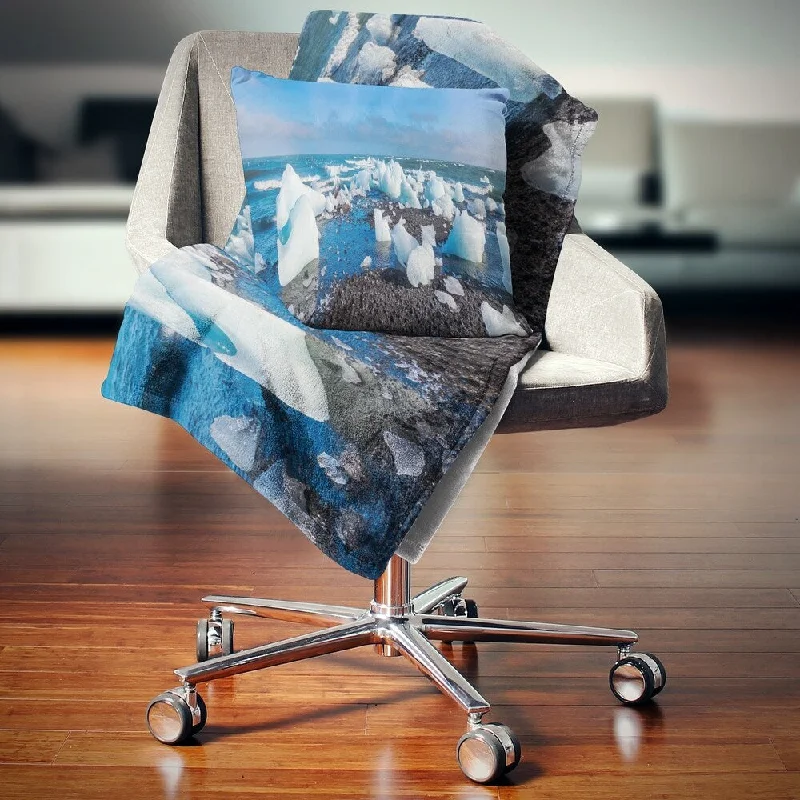 Queen - size blankets for standard - sized bedsSynthetic fiber blend blankets for a budget - friendly choiceDesignart 'Ice Blocks on Sand Beach' Seashore Photo Throw Blanket Queen - size blankets for standard - sized bedsSynthetic fiber blend blankets for a budget - friendly choiceDesignart 'Ice Blocks on Sand Beach' Seashore Photo Throw Blanket