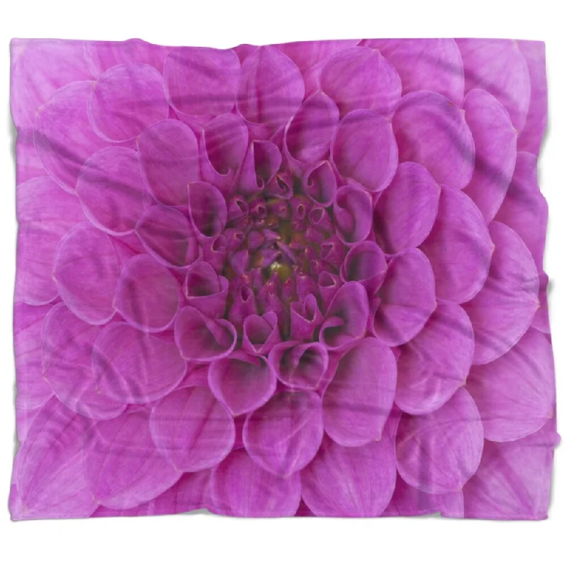 Queen - size blankets for standard - sized bedsSynthetic fiber blend blankets for a budget - friendly choiceDesignart 'Large Purple Flower and Petals' Floral Throw Blanket Queen - size blankets for standard - sized bedsSynthetic fiber blend blankets for a budget - friendly choiceDesignart 'Large Purple Flower and Petals' Floral Throw Blanket