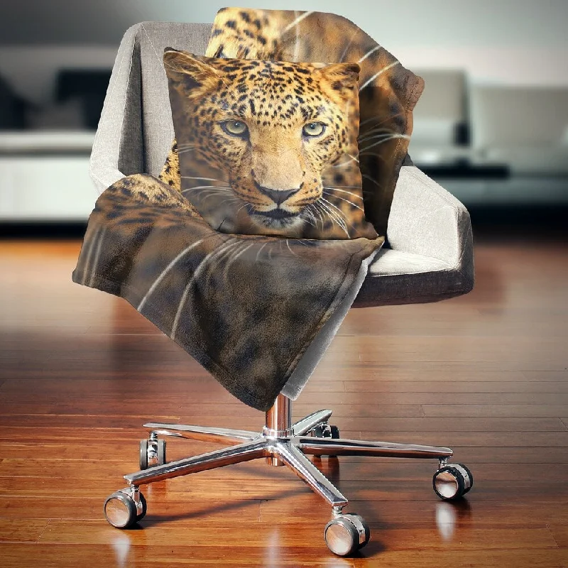 Cashmere blankets for ultimate softness and luxuryFleece blankets for a cozy and plush textureDesignart 'Leopard Face Close Up' Abstract Throw Blanket Cashmere blankets for ultimate softness and luxuryFleece blankets for a cozy and plush textureDesignart 'Leopard Face Close Up' Abstract Throw Blanket
