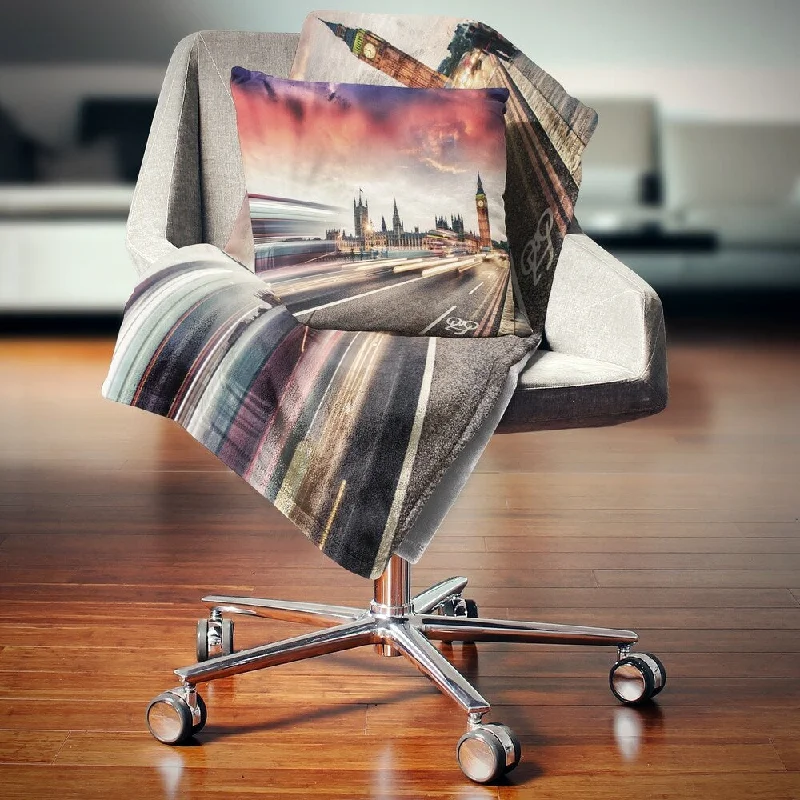 Linen blankets with a rustic and textured lookFleece blankets for a cozy and plush textureDesignart 'London Westminster Bridge' Cityscape Photo Throw Blanket Linen blankets with a rustic and textured lookFleece blankets for a cozy and plush textureDesignart 'London Westminster Bridge' Cityscape Photo Throw Blanket