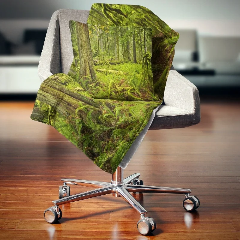 Queen - size blankets for standard - sized bedsCotton blankets for breathability and a lightweight feelDesignart 'Lush Rainforest in Cathedral Grove' Landscape Fleece Throw Blanket Queen - size blankets for standard - sized bedsCotton blankets for breathability and a lightweight feelDesignart 'Lush Rainforest in Cathedral Grove' Landscape Fleece Throw Blanket