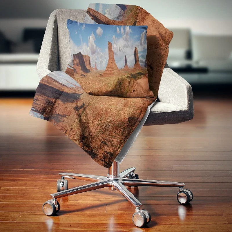 Bamboo fiber blankets with natural antibacterial propertiesChenille blankets with a thick and fuzzy textureDesignart 'Monument Valley Mountains' Landscape Fleece Throw Blanket Bamboo fiber blankets with natural antibacterial propertiesChenille blankets with a thick and fuzzy textureDesignart 'Monument Valley Mountains' Landscape Fleece Throw Blanket