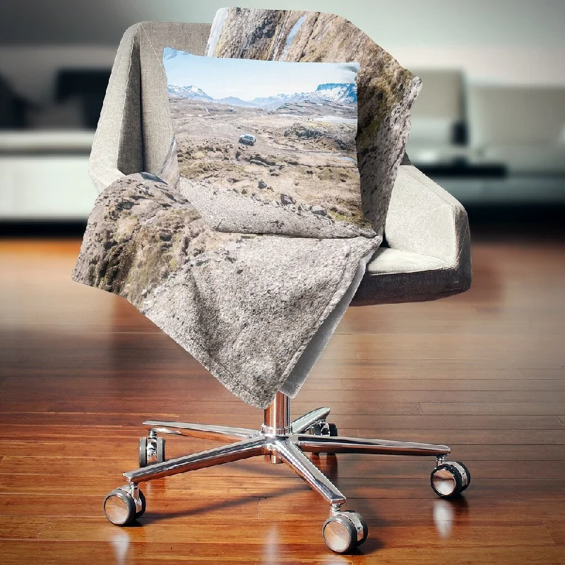 Linen blankets with a rustic and textured lookAlpaca wool blankets for a hypoallergenic and warm optionDesignart 'Off road Iceland Mountains' Landscape Fleece Throw Blanket Linen blankets with a rustic and textured lookAlpaca wool blankets for a hypoallergenic and warm optionDesignart 'Off road Iceland Mountains' Landscape Fleece Throw Blanket
