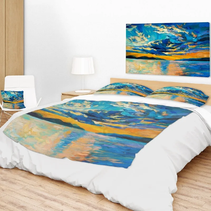 Cashmere blankets for ultimate softness and luxuryMohair blankets with a unique sheen and softnessDesignart 'Orange Sunset with Blue Sky' Modern Painting Throw Blanket