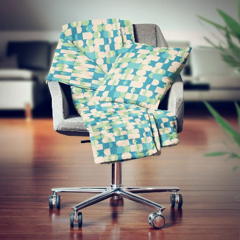 Fleece blankets for a cozy and plush textureMohair blankets with a unique sheen and softnessDesignart' Retro Abstract Pattern I' Modern Throw Blanket - 71x59