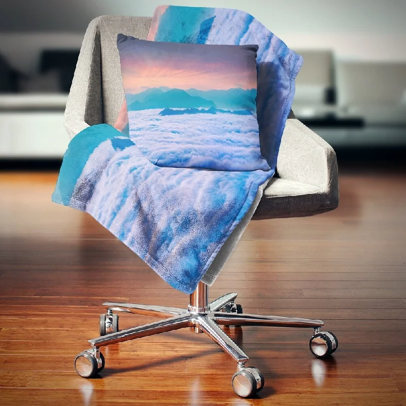 Synthetic fiber blend blankets for a budget - friendly choiceQueen - size blankets for standard - sized bedsDesignart 'Sea of White Fog and Mountains' Landscape Photography Throw Blanket Synthetic fiber blend blankets for a budget - friendly choiceQueen - size blankets for standard - sized bedsDesignart 'Sea of White Fog and Mountains' Landscape Photography Throw Blanket