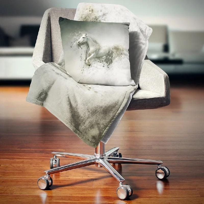 Fleece blankets for a cozy and plush textureWool blankets with natural warmth and insulationDesignart 'Smart White Horse Running' Animal Throw Blanket Fleece blankets for a cozy and plush textureWool blankets with natural warmth and insulationDesignart 'Smart White Horse Running' Animal Throw Blanket