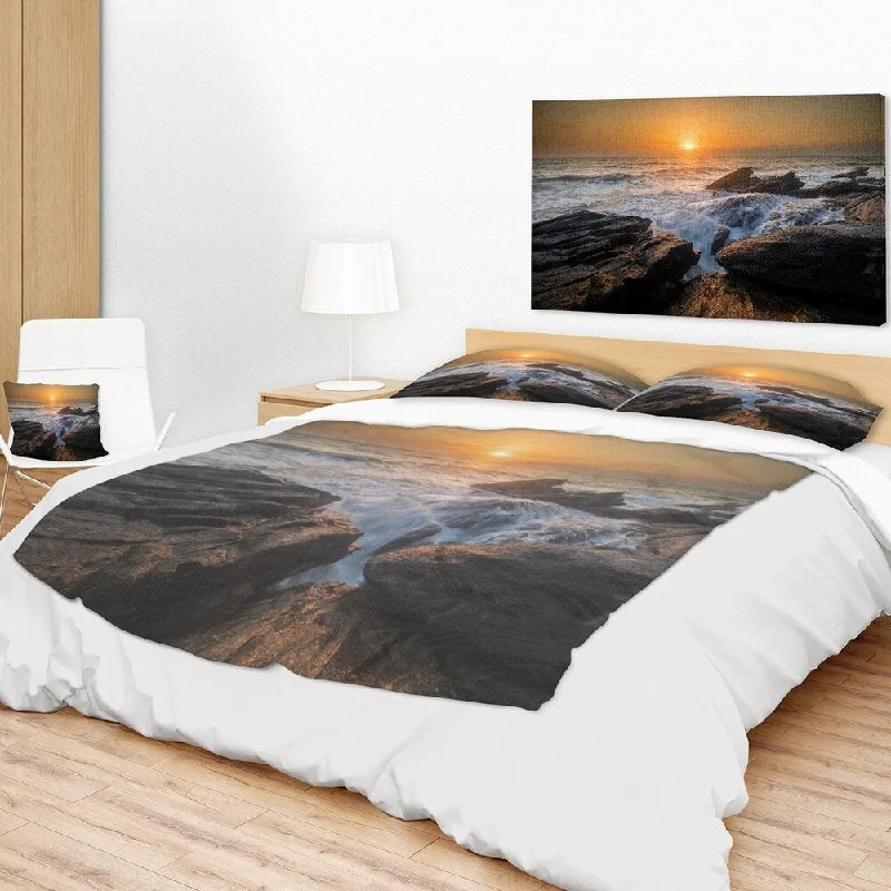 Linen blankets with a rustic and textured lookKing - size blankets to cover large beds comfortablyDesignart 'Sunset over Rocky Seashore' Beach Photo Throw Blanket Linen blankets with a rustic and textured lookKing - size blankets to cover large beds comfortablyDesignart 'Sunset over Rocky Seashore' Beach Photo Throw Blanket