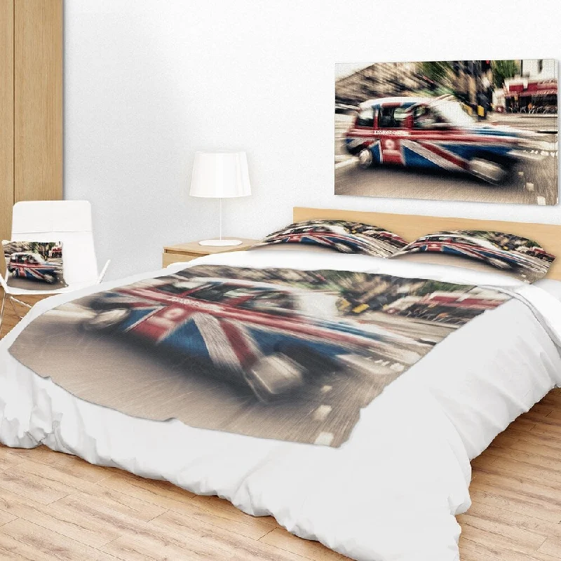 Mohair blankets with a unique sheen and softnessWool blankets with natural warmth and insulationDesignart 'UK Cab in London' Cityscape Photography Throw Blanket Mohair blankets with a unique sheen and softnessWool blankets with natural warmth and insulationDesignart 'UK Cab in London' Cityscape Photography Throw Blanket