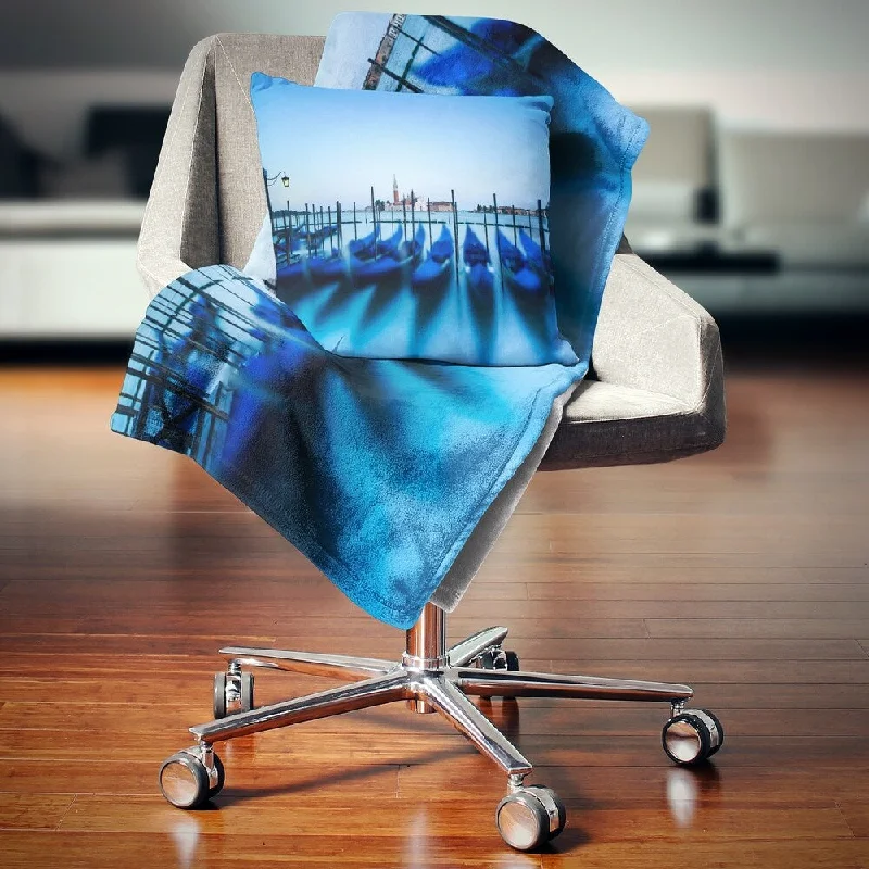 Cashmere blankets for ultimate softness and luxuryQueen - size blankets for standard - sized bedsDesignart 'Venice Gondolas at Blue Sunset' Seashore Throw Blanket Cashmere blankets for ultimate softness and luxuryQueen - size blankets for standard - sized bedsDesignart 'Venice Gondolas at Blue Sunset' Seashore Throw Blanket