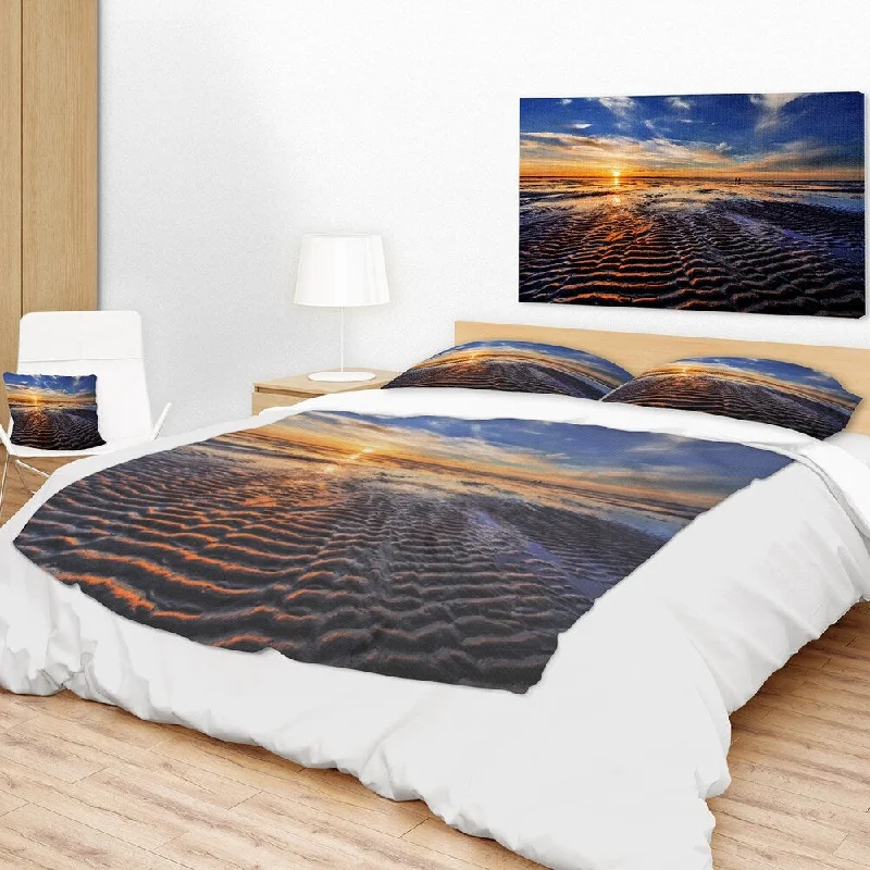 Cashmere blankets for ultimate softness and luxurySilk blankets with a smooth and elegant touchDesignart 'Waves On the Sand During Sunset' Seashore Throw Blanket Cashmere blankets for ultimate softness and luxurySilk blankets with a smooth and elegant touchDesignart 'Waves On the Sand During Sunset' Seashore Throw Blanket