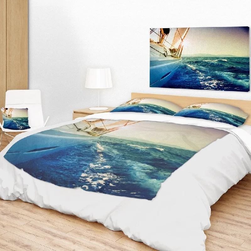 Queen - size blankets for standard - sized bedsWool blankets with natural warmth and insulationDesignart 'Yacht Sailing in Wavy Waters' Seashore Throw Blanket Queen - size blankets for standard - sized bedsWool blankets with natural warmth and insulationDesignart 'Yacht Sailing in Wavy Waters' Seashore Throw Blanket