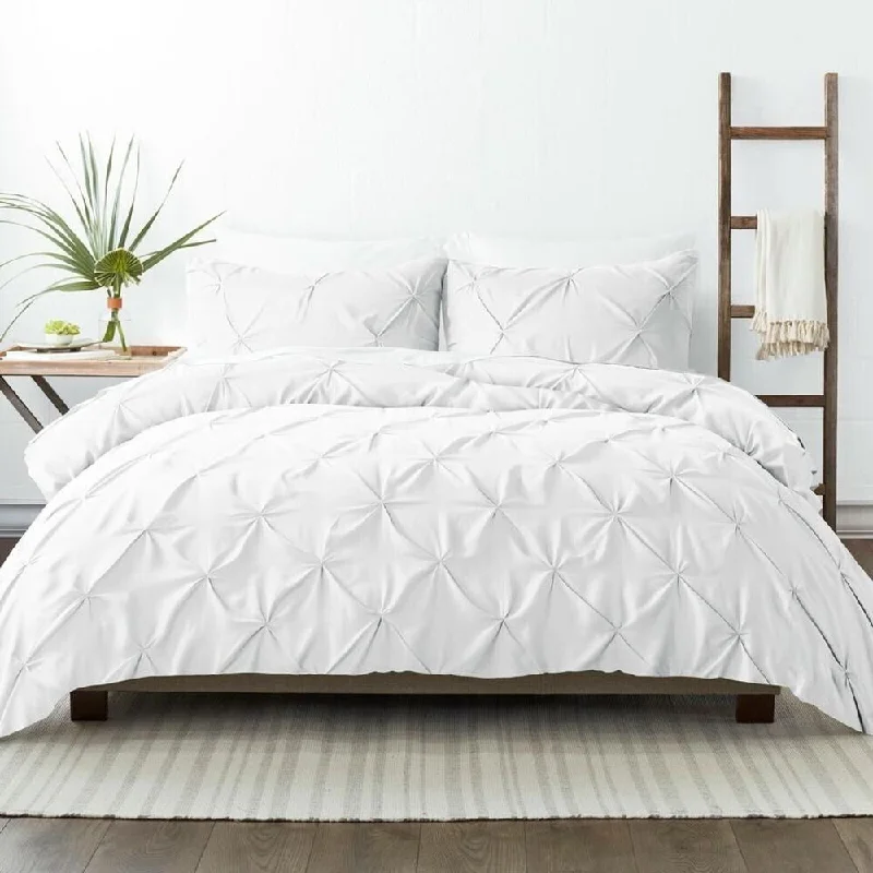 Rayon from bamboo blankets for a silky and breathable feelCotton blankets for breathability and a lightweight feelKing/Cal King Pinch Pleat Duvet Cover Set White Rayon from bamboo blankets for a silky and breathable feelCotton blankets for breathability and a lightweight feelKing/Cal King Pinch Pleat Duvet Cover Set White